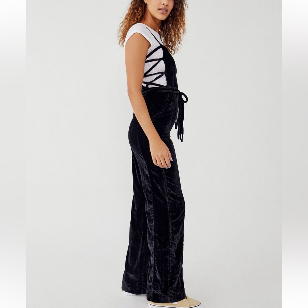 NWT FREE PEOPLE FOREVER 90s BLACK VELVET OVERALLS Size XS - Picture 6 of 7